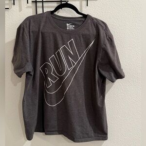 Nike Run Graphic T-Shirt Men’s XL Gray Athletic Fit
